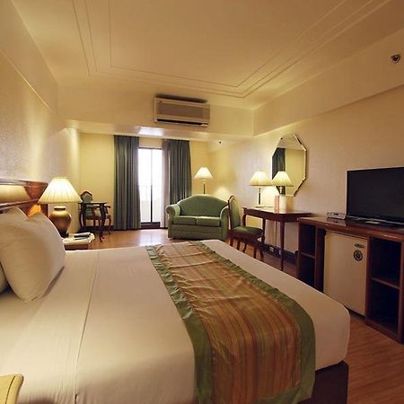 Atrium Hotel Pasay Exterior foto