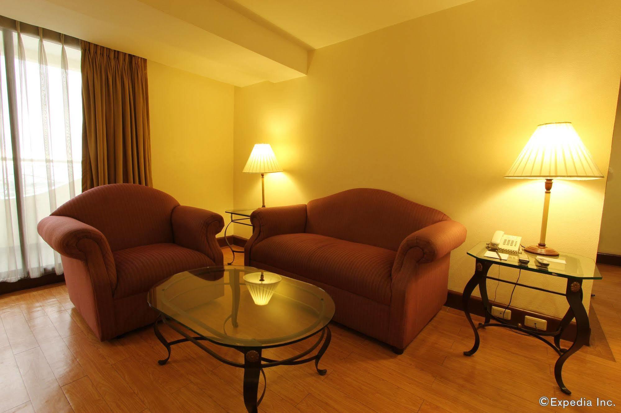 Atrium Hotel Pasay Exterior foto