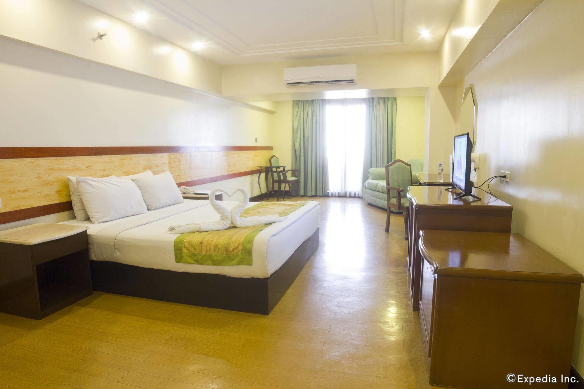 Atrium Hotel Pasay Exterior foto