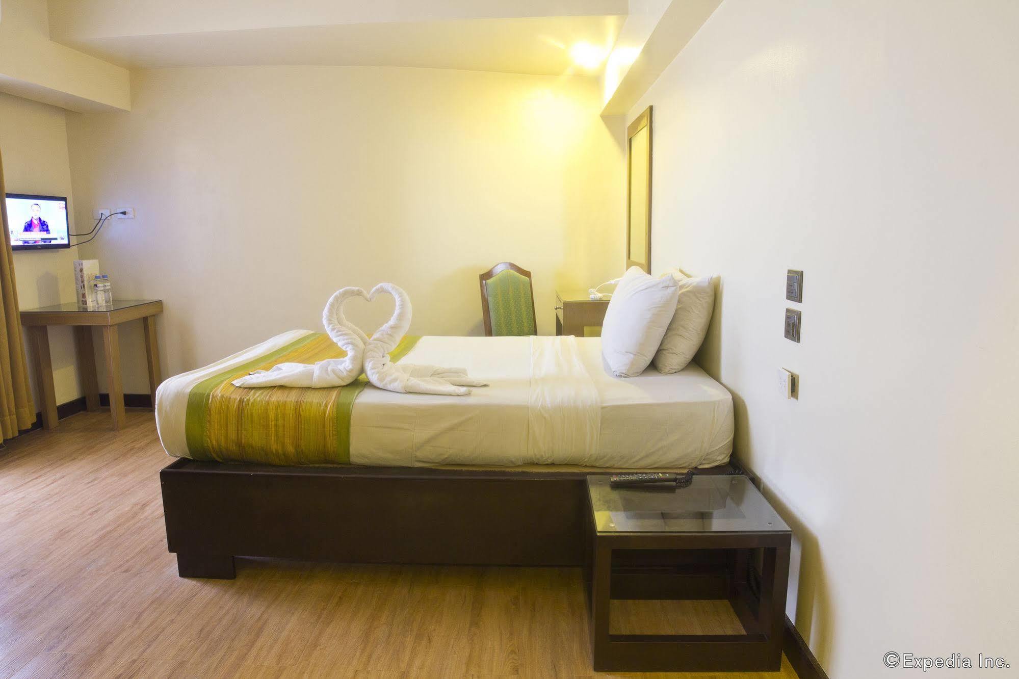 Atrium Hotel Pasay Exterior foto