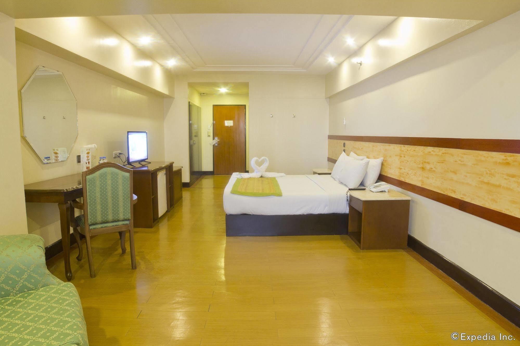 Atrium Hotel Pasay Exterior foto
