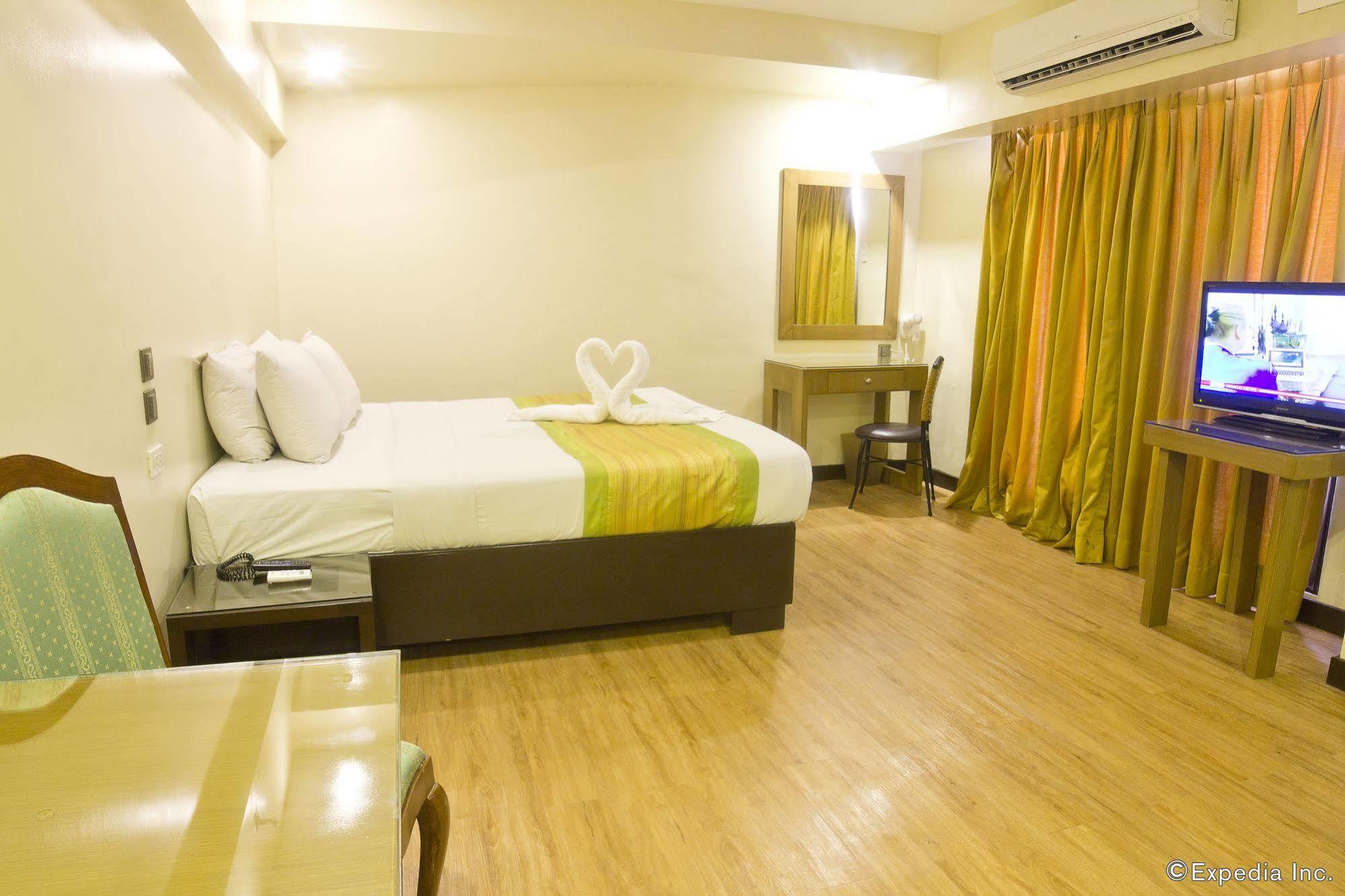 Atrium Hotel Pasay Exterior foto