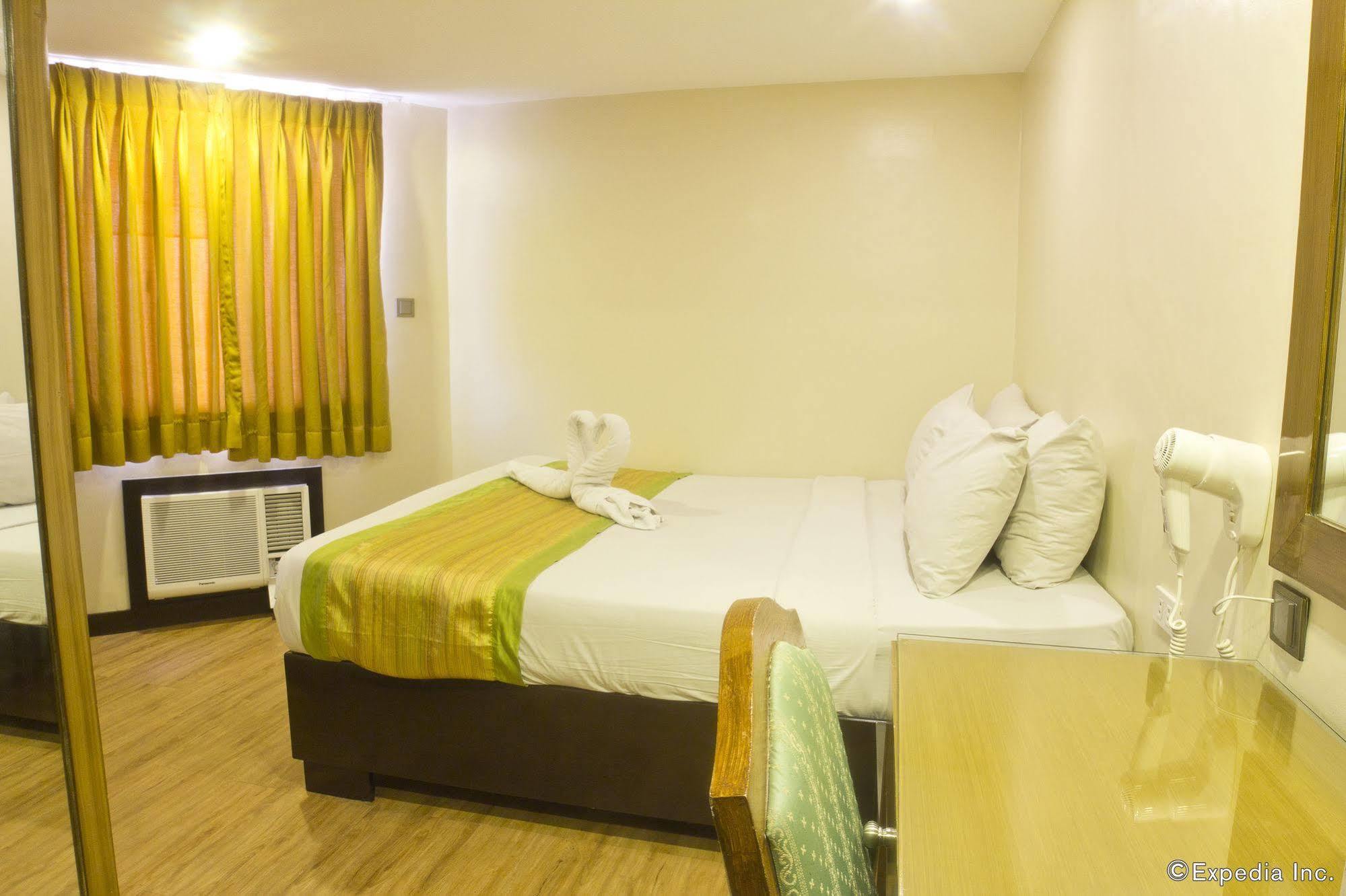 Atrium Hotel Pasay Exterior foto