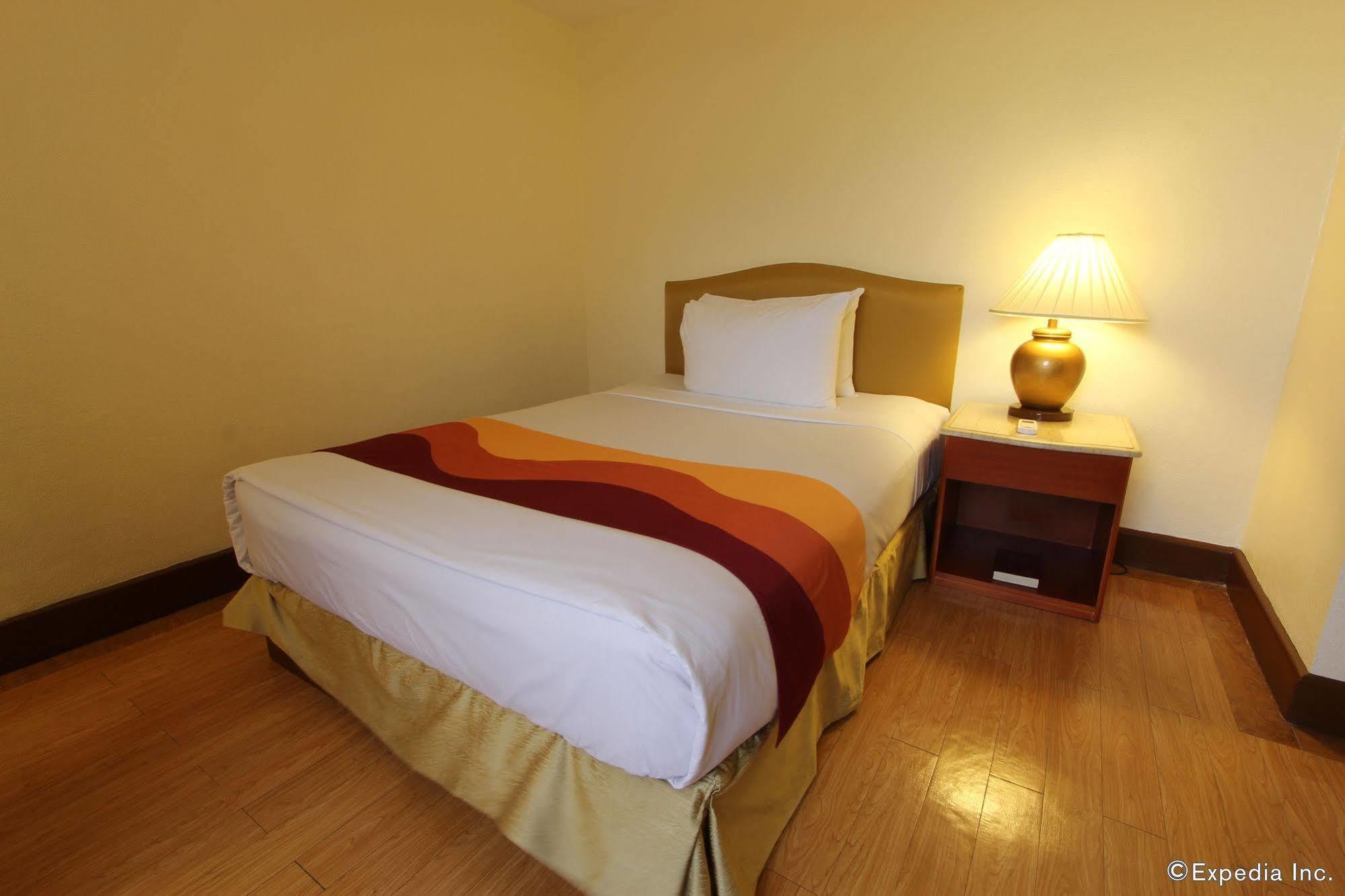 Atrium Hotel Pasay Exterior foto