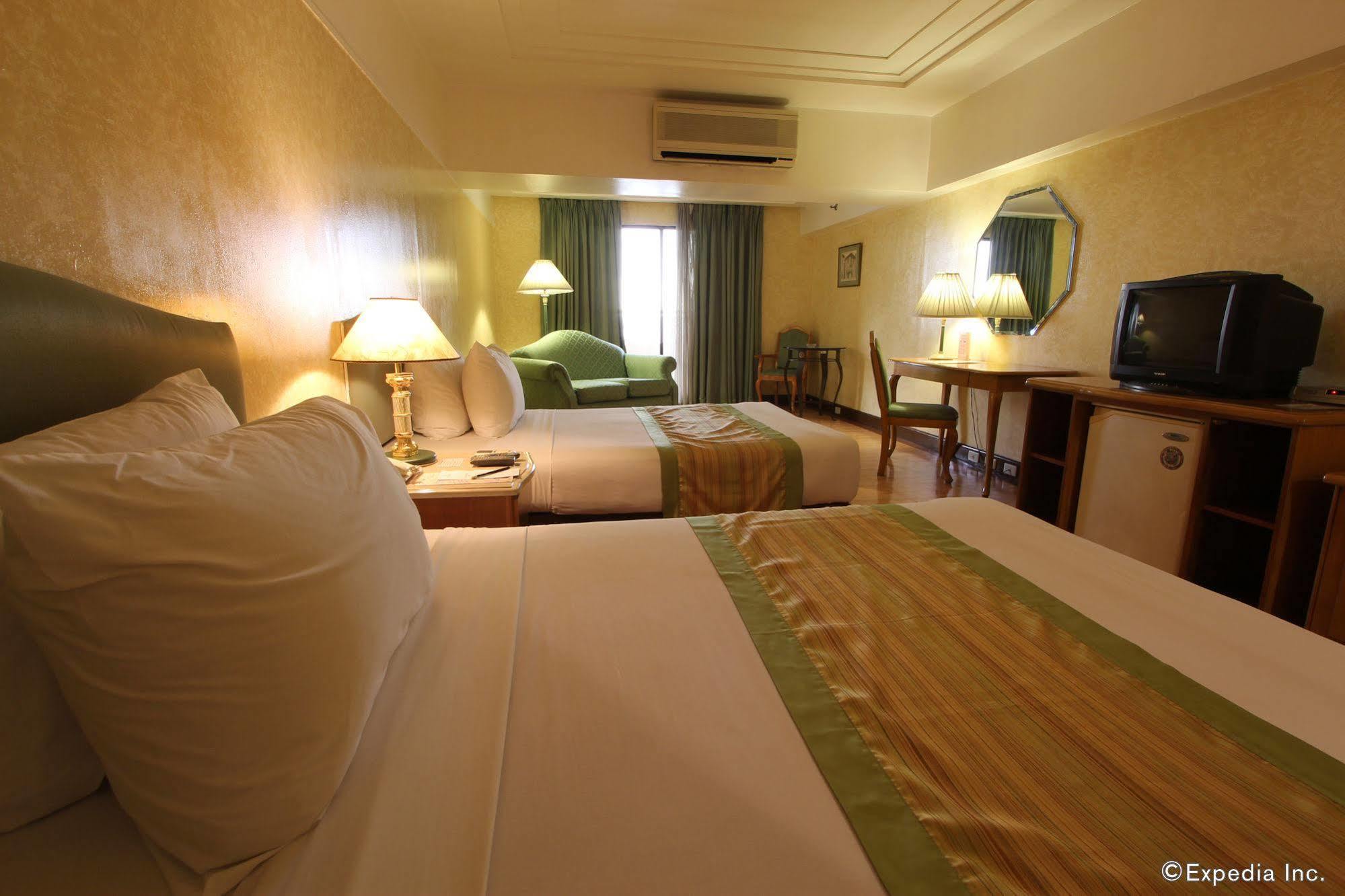 Atrium Hotel Pasay Exterior foto