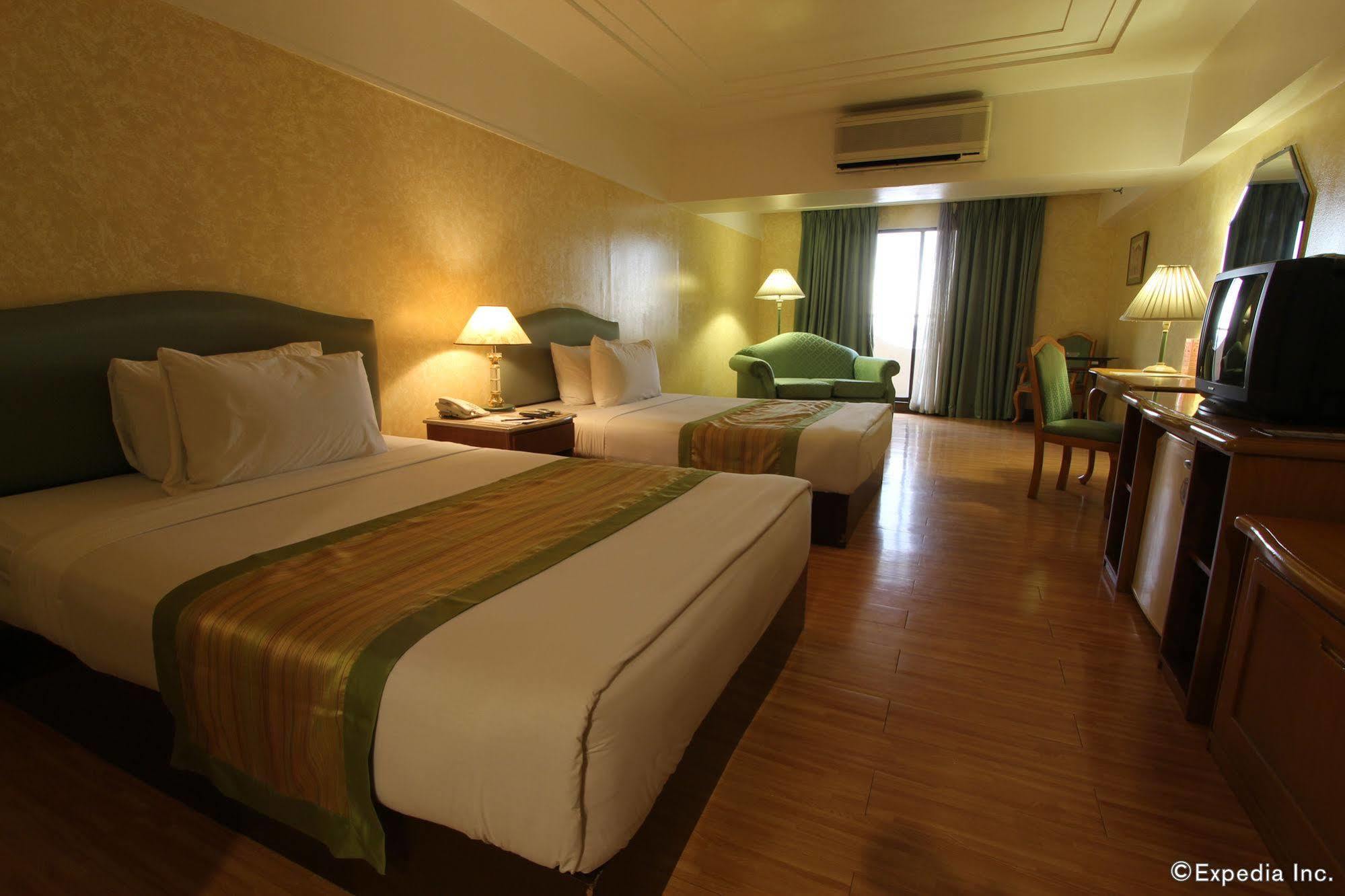 Atrium Hotel Pasay Exterior foto