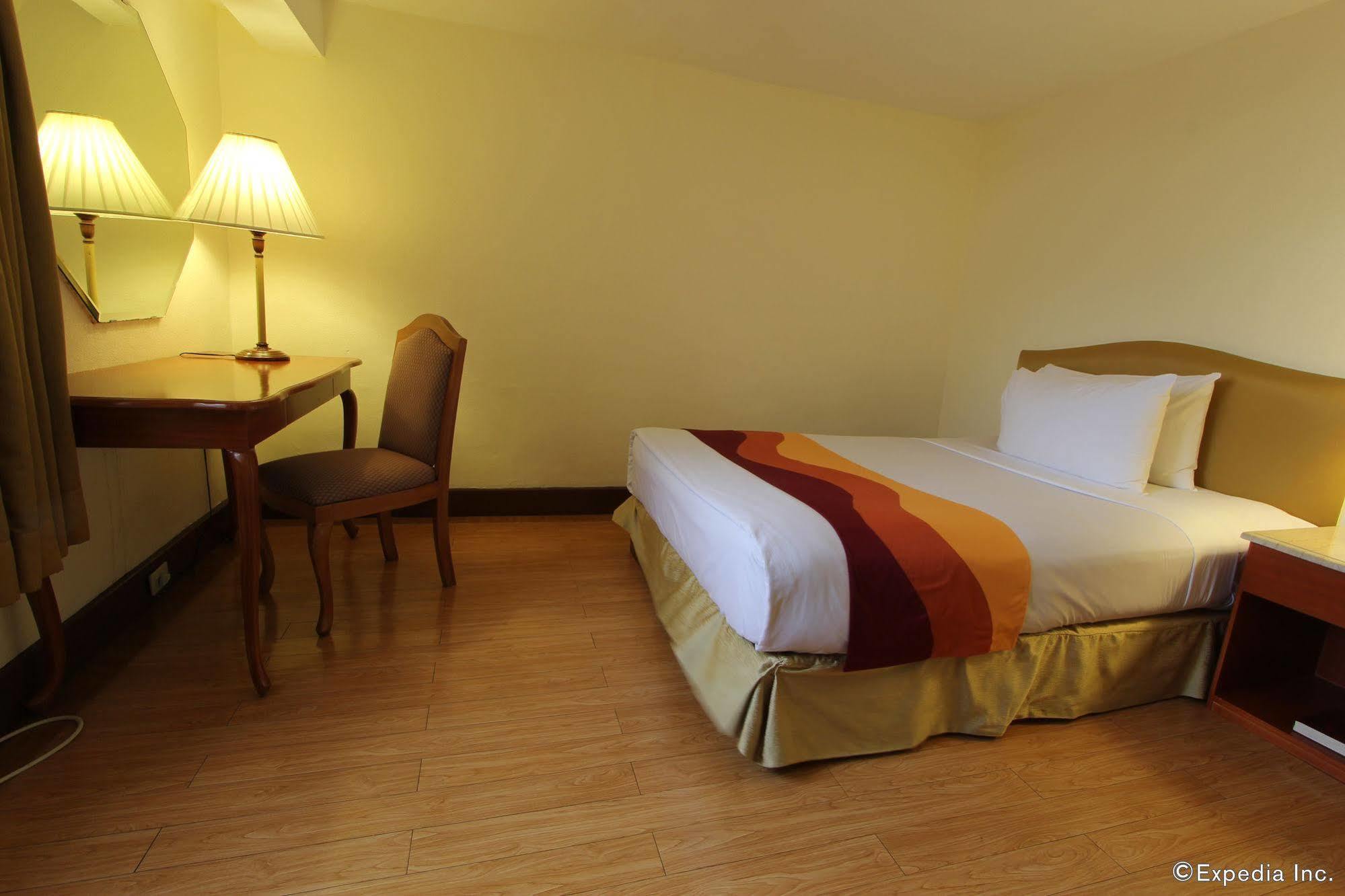 Atrium Hotel Pasay Exterior foto