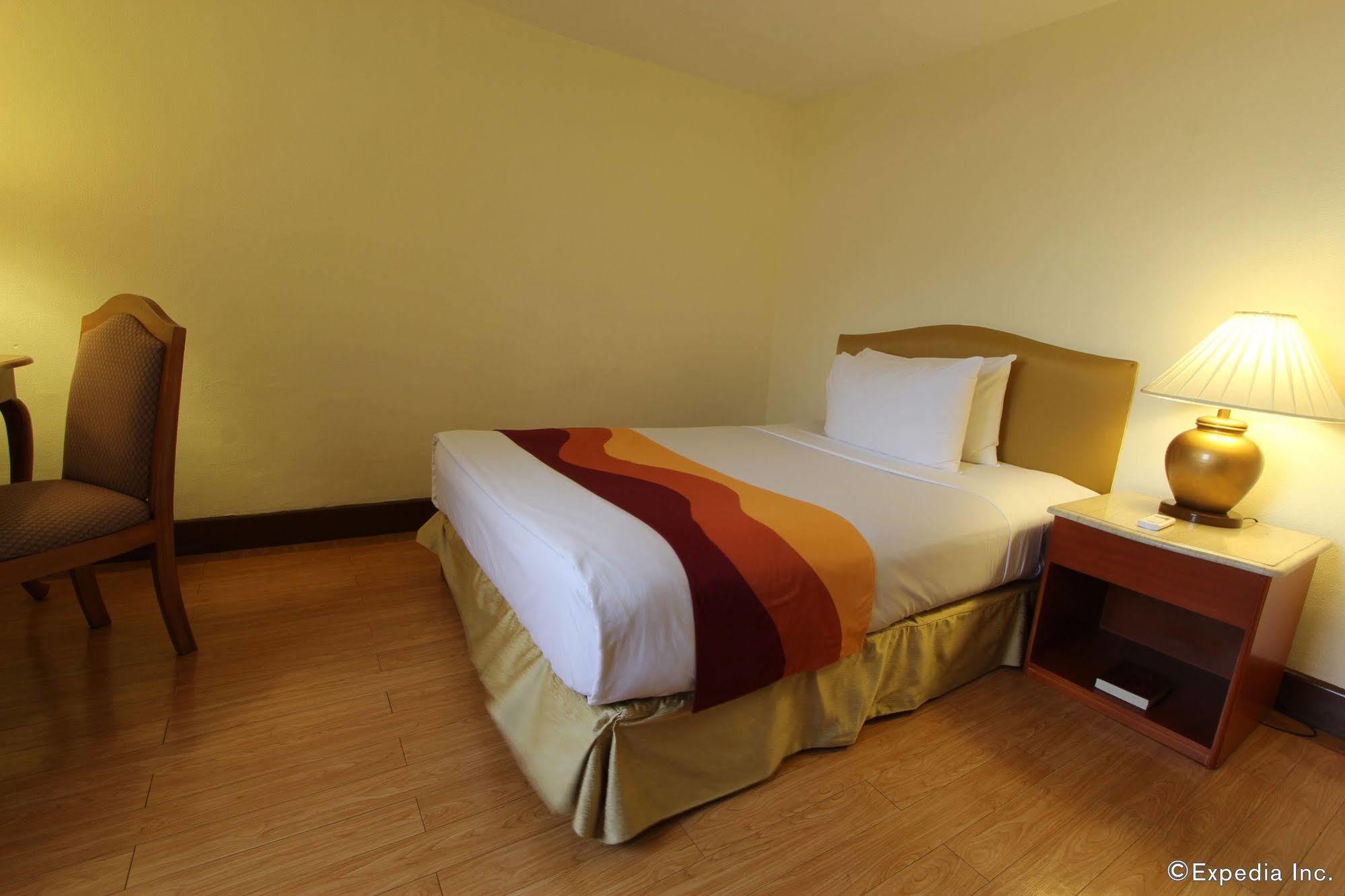Atrium Hotel Pasay Exterior foto