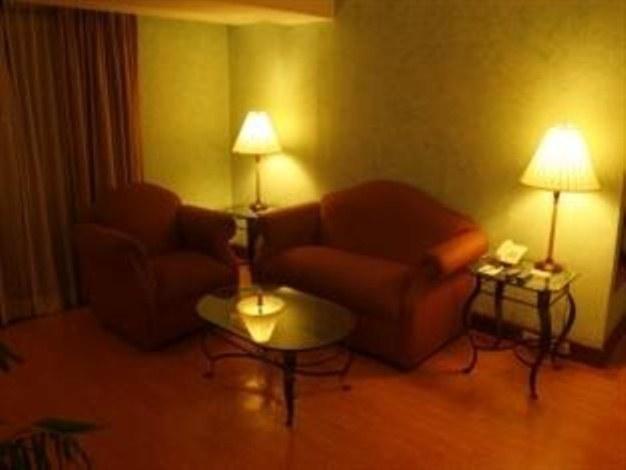 Atrium Hotel Pasay Exterior foto