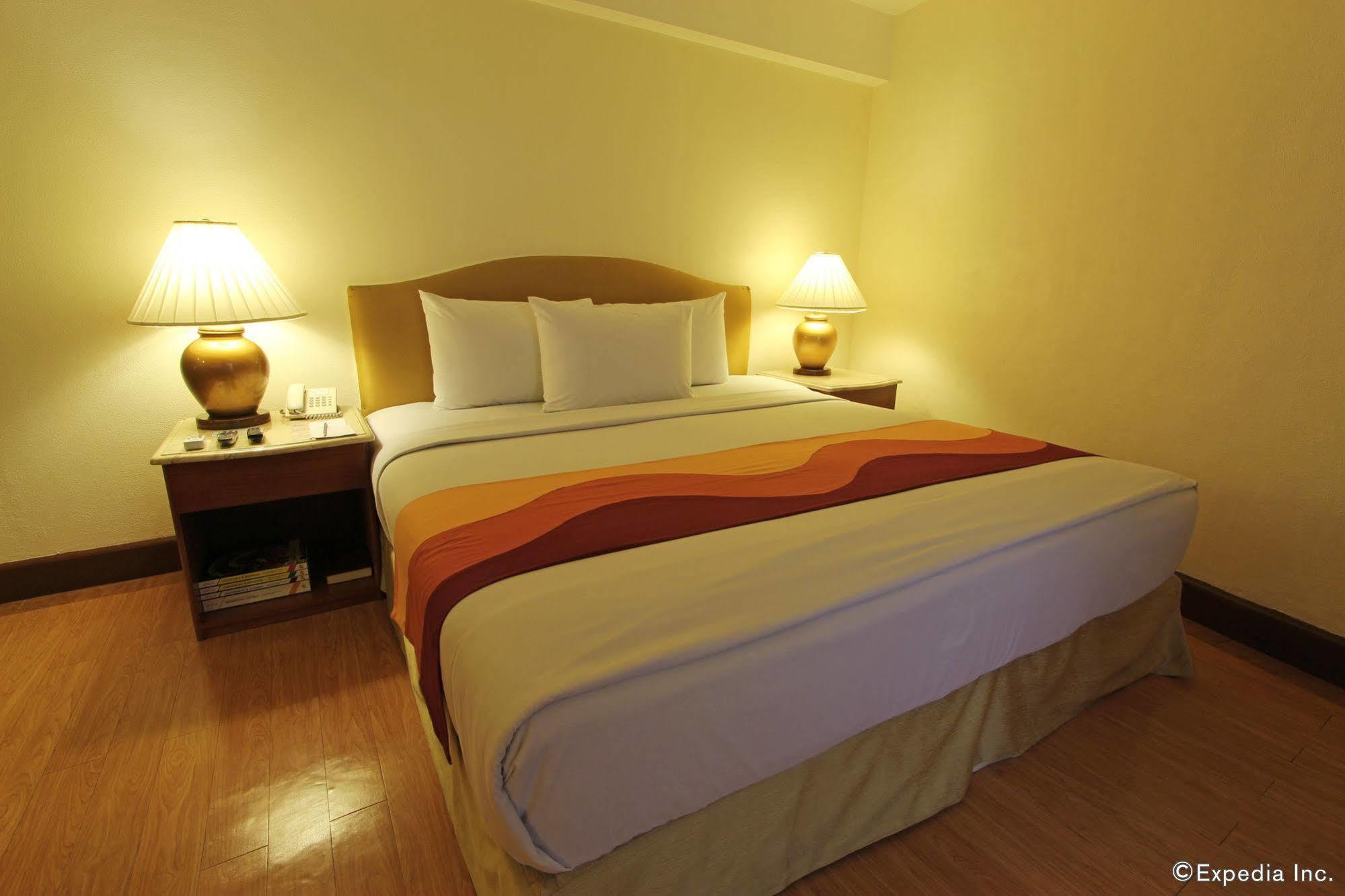 Atrium Hotel Pasay Exterior foto
