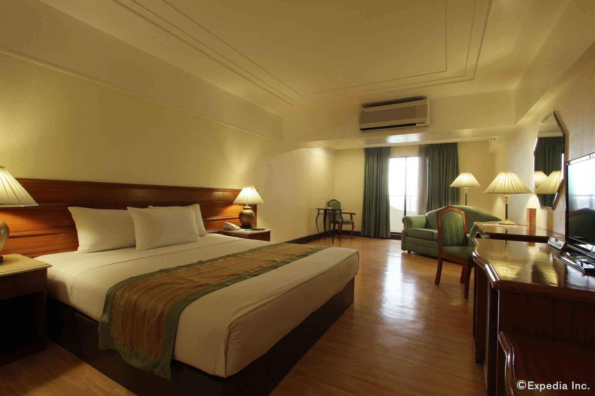 Atrium Hotel Pasay Exterior foto