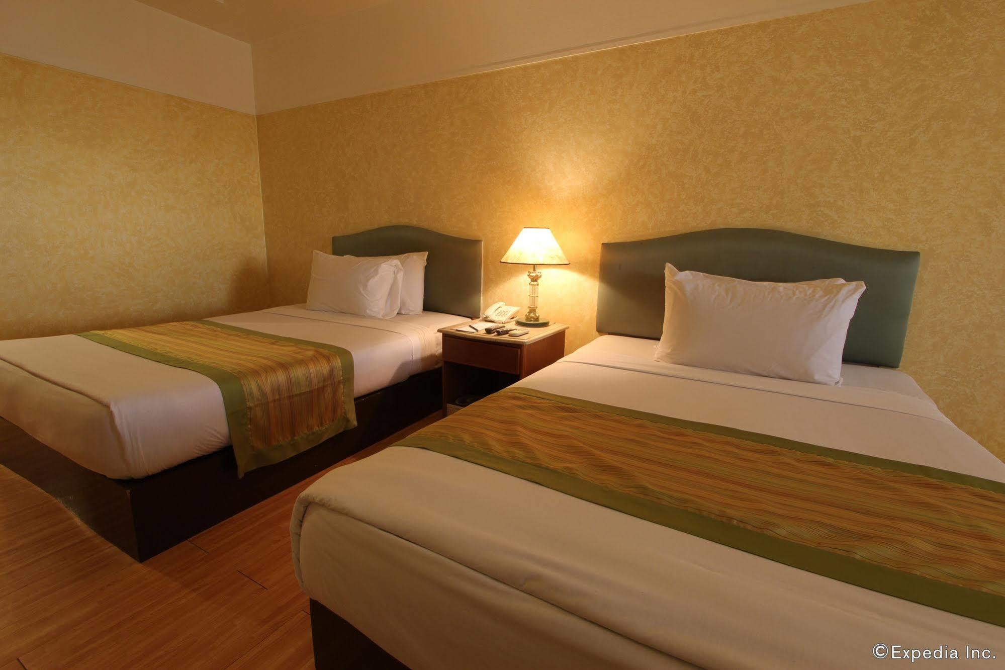 Atrium Hotel Pasay Exterior foto